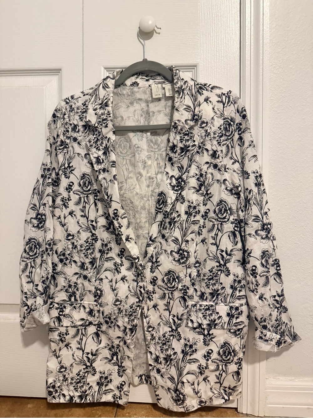 Joie linen  Button-Front jacket with Black and white floral Print
